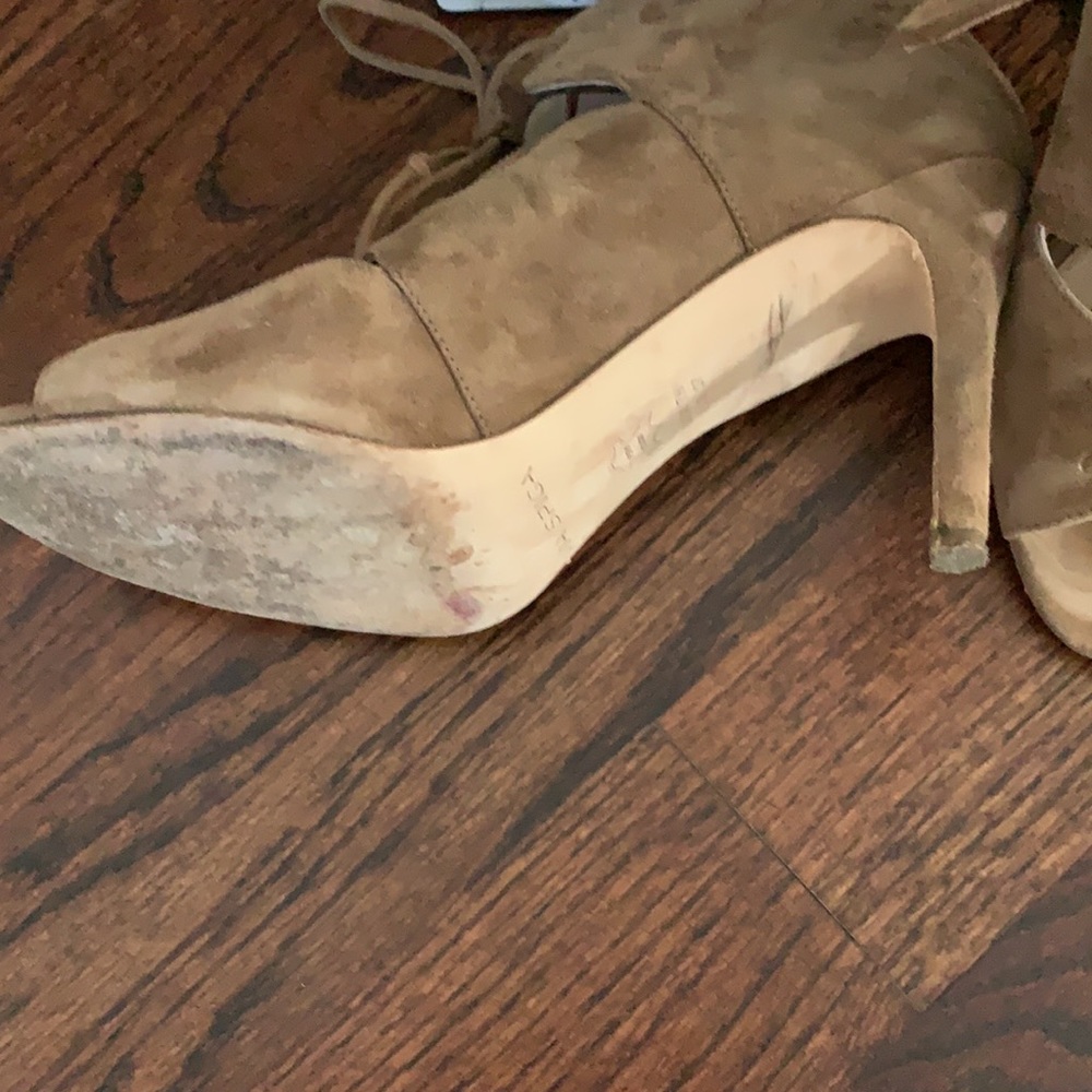 Heels - Picture 3 of 3
